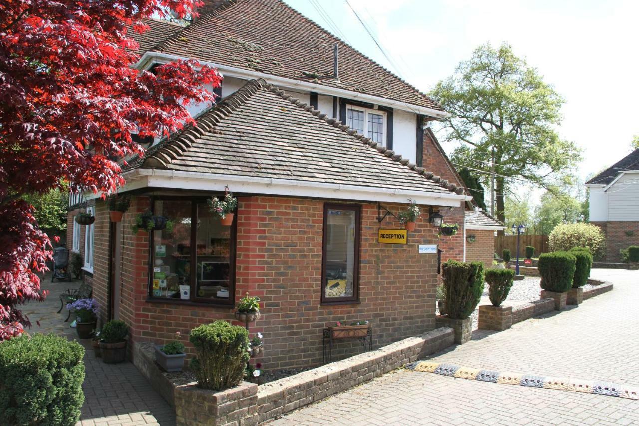 T & J Motel Lamberhurst Buitenkant foto